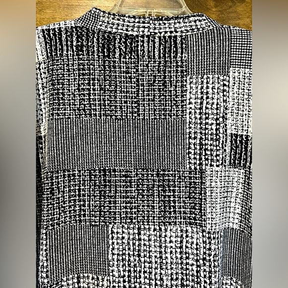 EUC Karl Lagerfeld Black & White Long Bell Sleeve Blouse - Picture 6 of 12